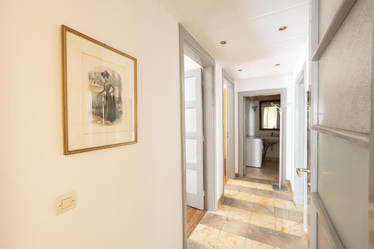 Ideal 4 Bdr Apartment In Plaka For 10! Афины Экстерьер фото